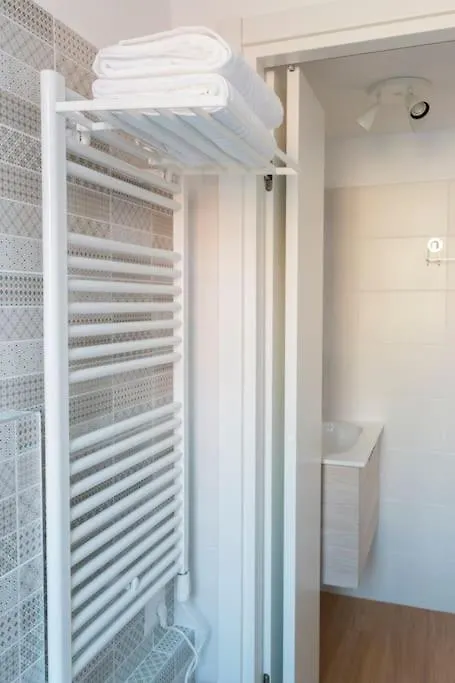 ミラノModern House Dergano A 150 Metri Metroアパートメント イタリア