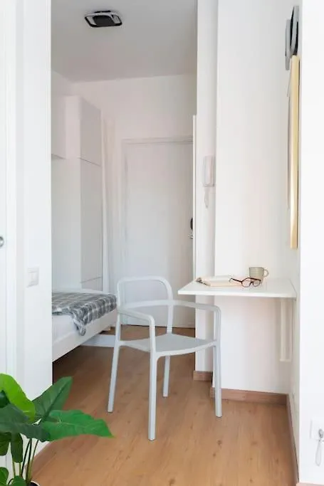 アパート ミラノModern House Dergano A 150 Metri Metroアパートメント