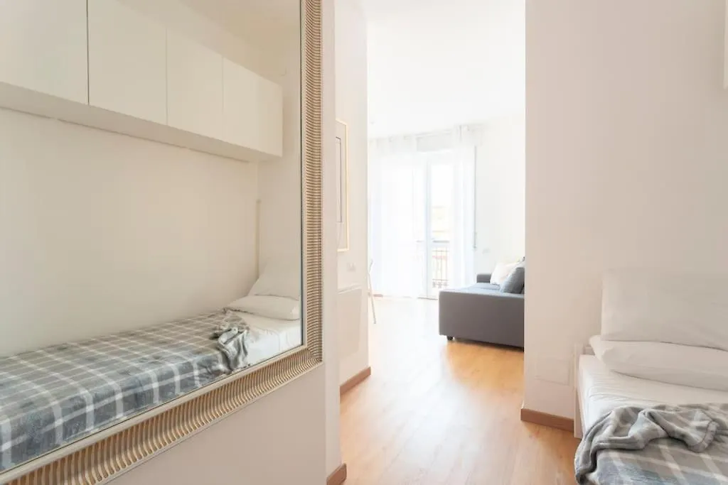 ミラノModern House Dergano A 150 Metri Metroアパートメント 0*, ミラノ