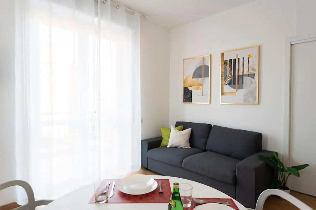 ミラノModern House Dergano A 150 Metri Metroアパートメント