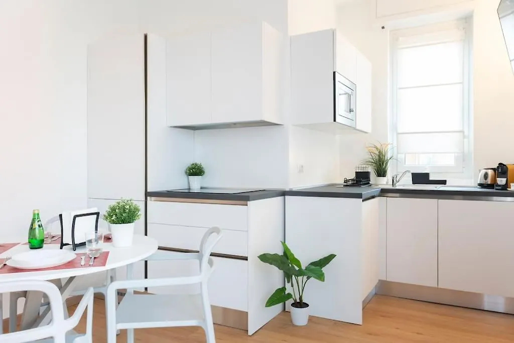 ミラノModern House Dergano A 150 Metri Metroアパートメント